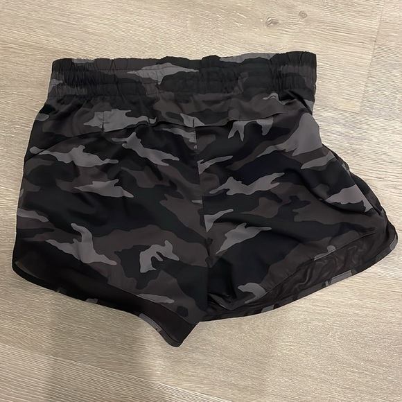 Athleta Racer Run Short 4” - Picture 3 of 3